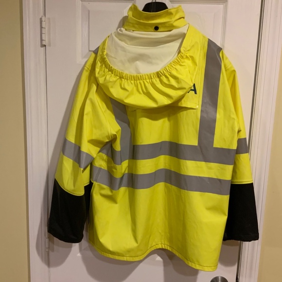 Delta Airlines MCR 5182S Ruminator Hi Vis Reflective Rain Jacket size M - Picture 3 of 12